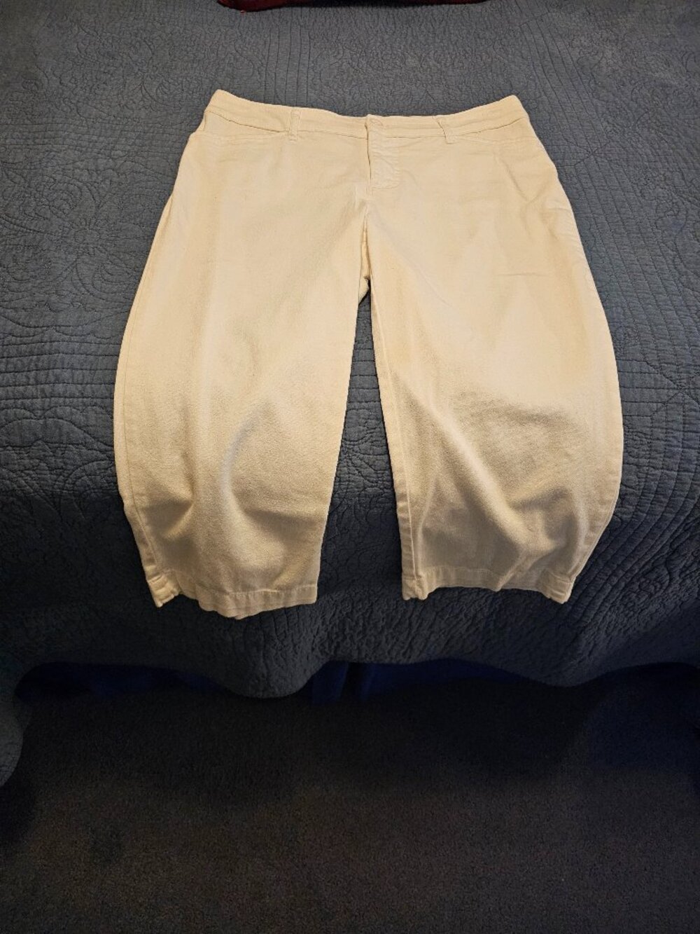 Women's capri pants white st. john's bay size 6